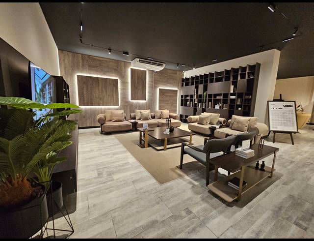 1,000M² SHOWROOM TO LET IN KRAMERVILLE